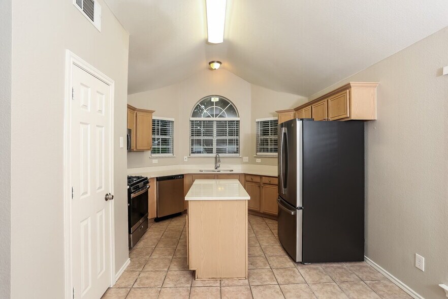 Building Photo - 5628 Indian Hill Dr