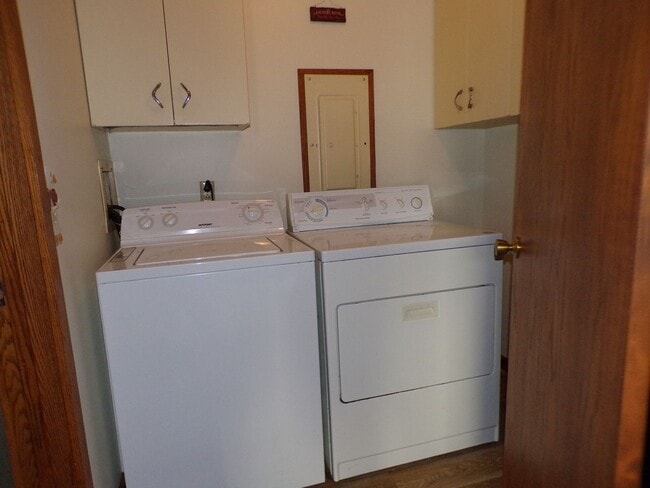 Building Photo - Light-Filled Home in Ideal Traverse City Neighborhood