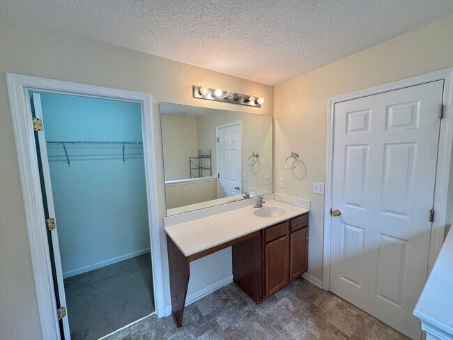 Building Photo - Statesville - 3 Bed / 2.5 Bath + Garage