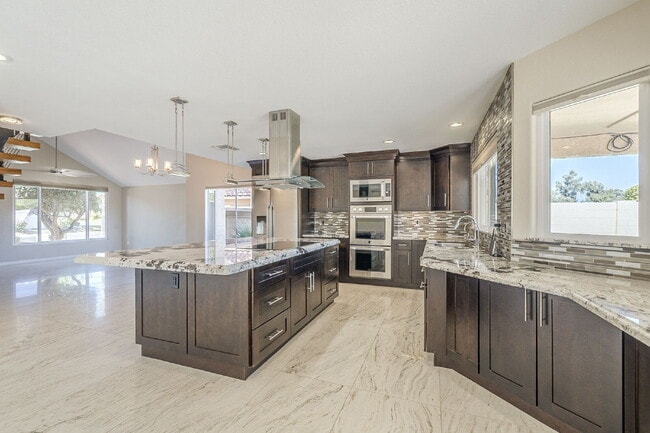 Building Photo - Luxury Waterfront Home in Ocotillo – Avail...