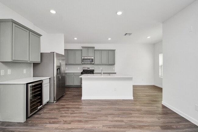 Building Photo - 15822 Kinlough Dr