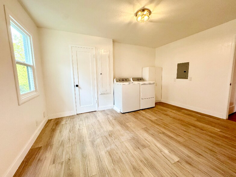 Building Photo - 153 Edgemont Ave