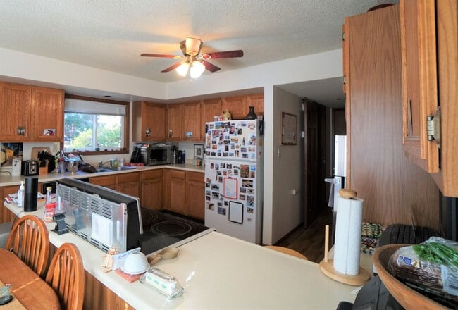 Building Photo - 1155 Popes Valley Dr