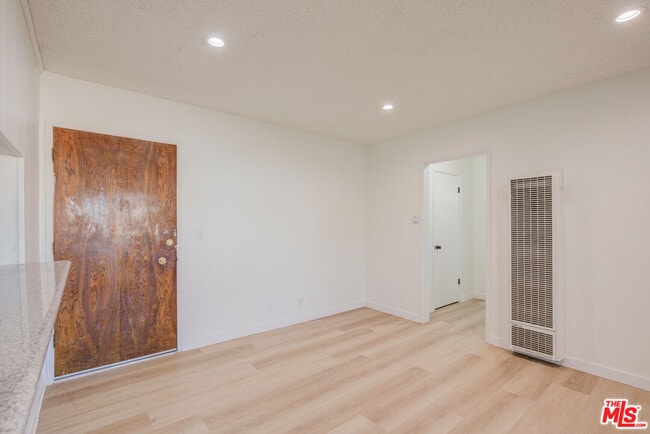 Building Photo - 305 E Plymouth St