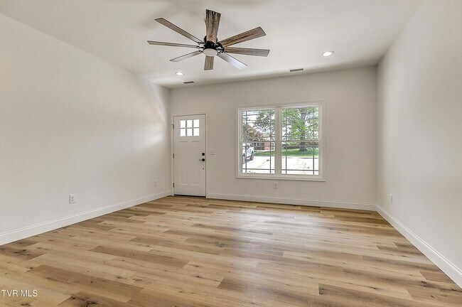 Building Photo - 703 Swadley Rd