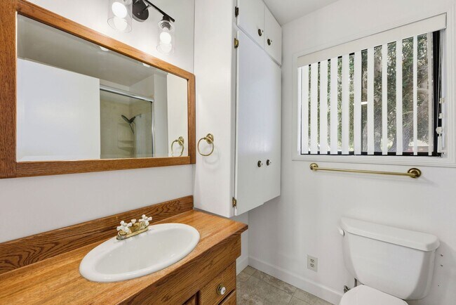 Building Photo - Charming single level family home located in sought after San Lorenzo Village.