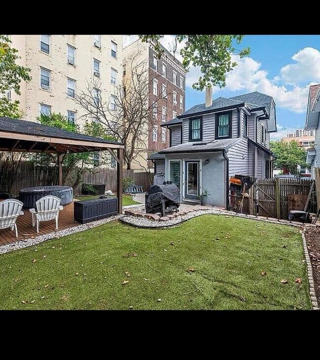 Building Photo - 31 72nd St