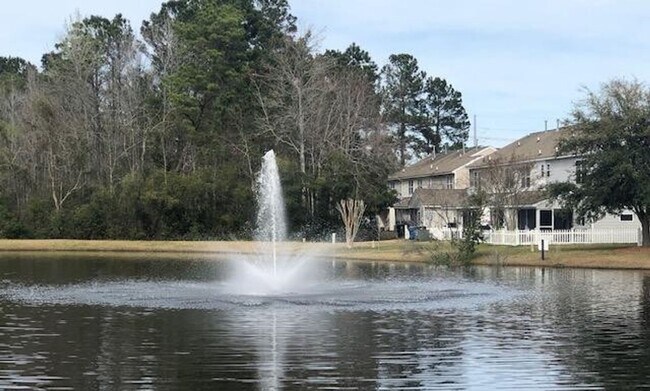 Building Photo - 2 Bedroom 2.5 Bath Townhome in Summer Wood!