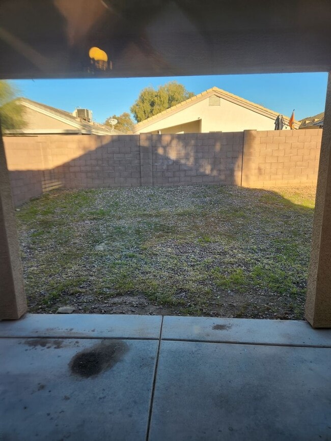 Building Photo - 3 bed 2 bath home