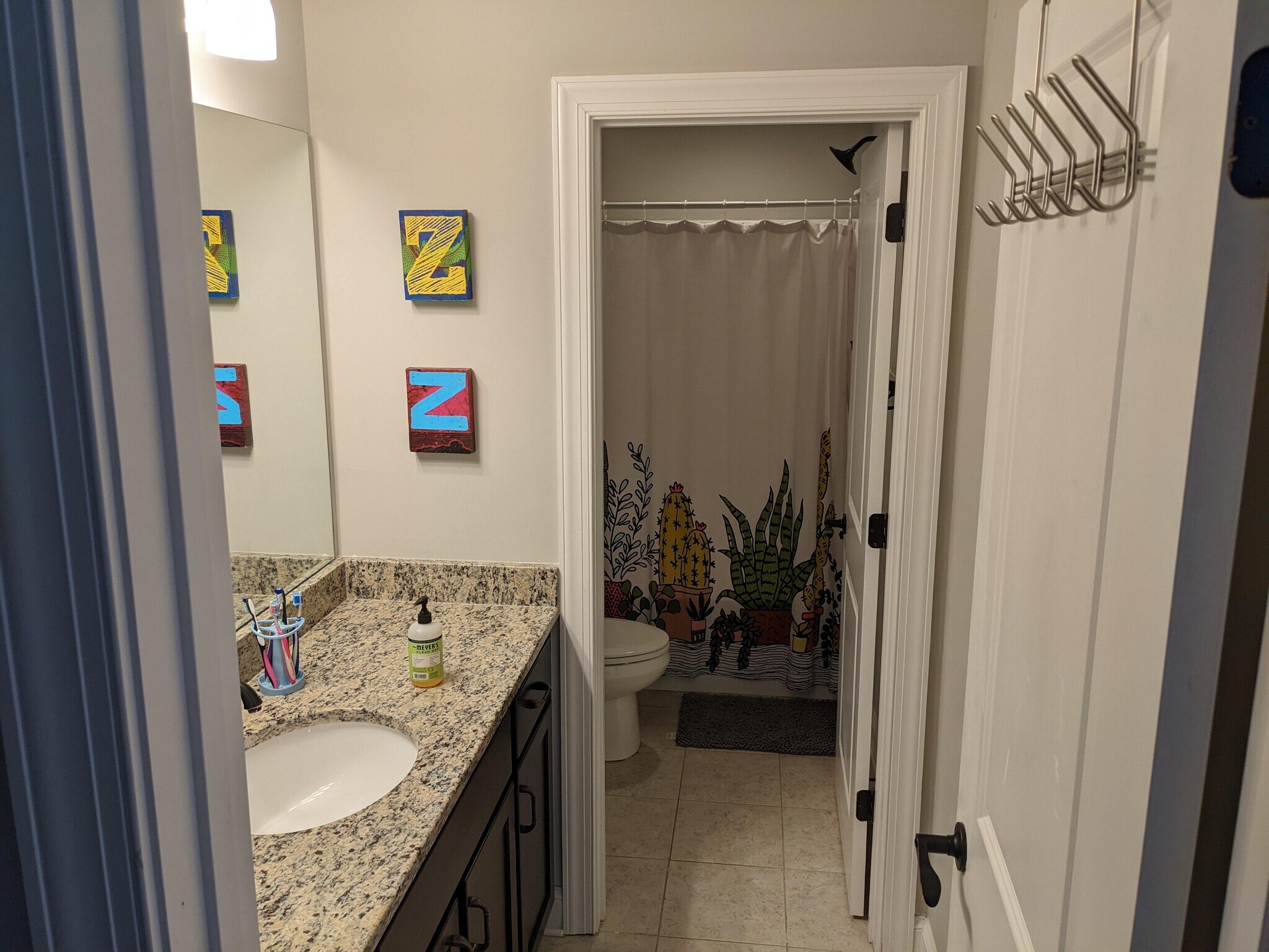 Upstairs Full Bath - 7458 White Pine Dr