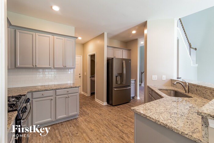 Building Photo - 772 Redbud Ln