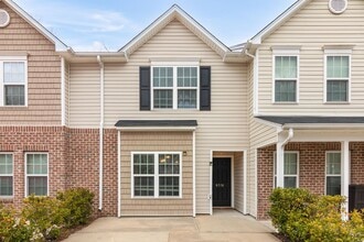 Building Photo - Updated 2BR/2.5BA Townhome