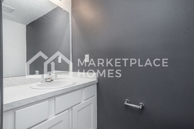 Building Photo - 9093 Gifford Dr