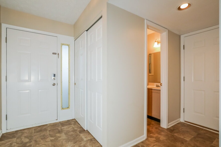 Building Photo - 1541 Brookfield Cir