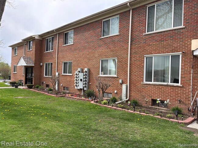 Building Photo - 18574 Masonic