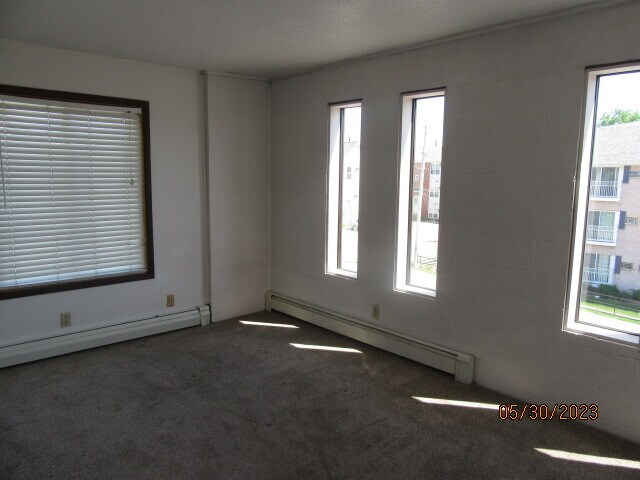 Building Photo - 512 E Burlington St