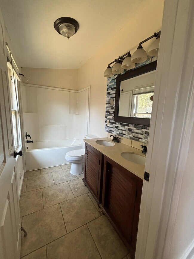 Building Photo - 113 Texas St