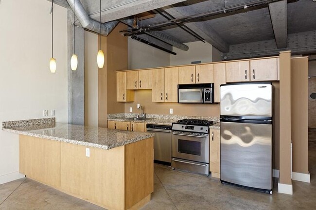 Building Photo - 201 4th St