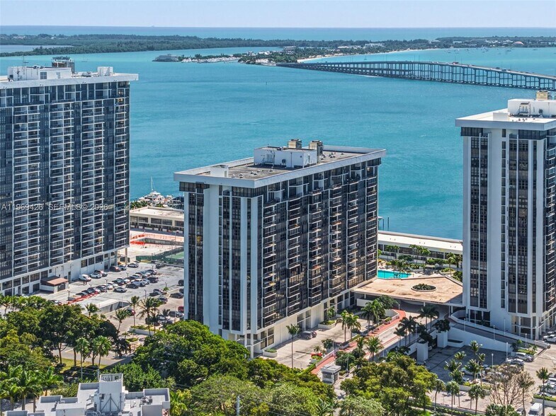Building Photo - 1915 Brickell Ave