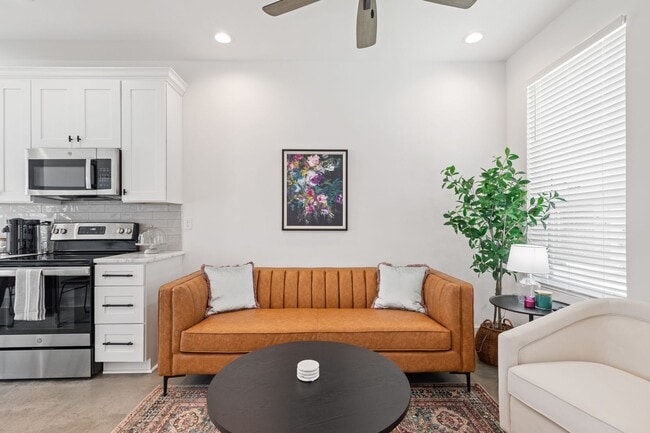 Building Photo - 106A Ash Ln