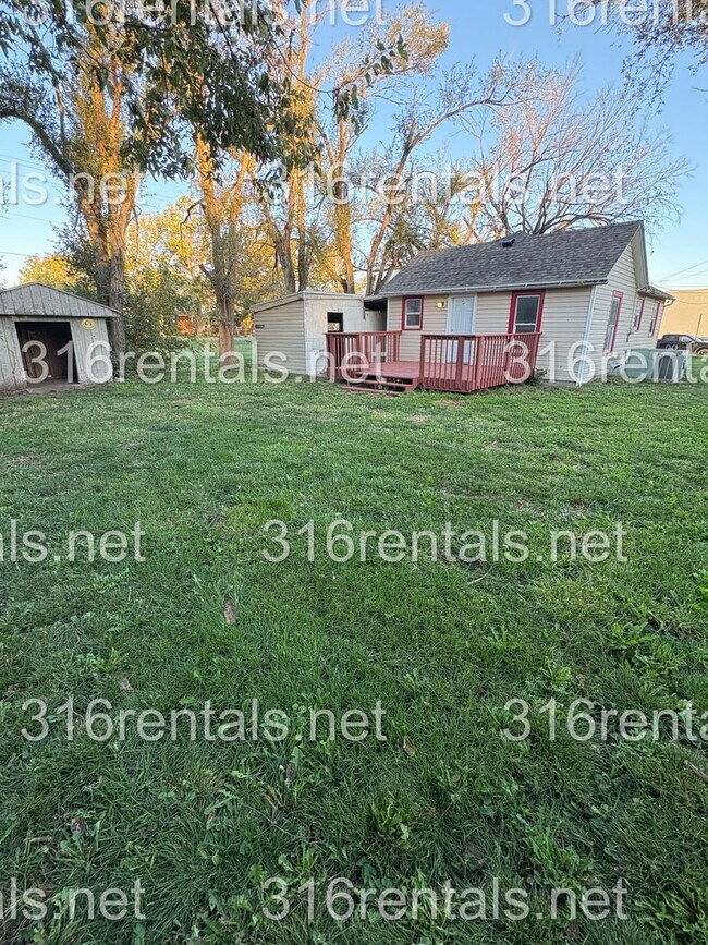 Building Photo - $850 - 2 bed 1 bath - single family home
