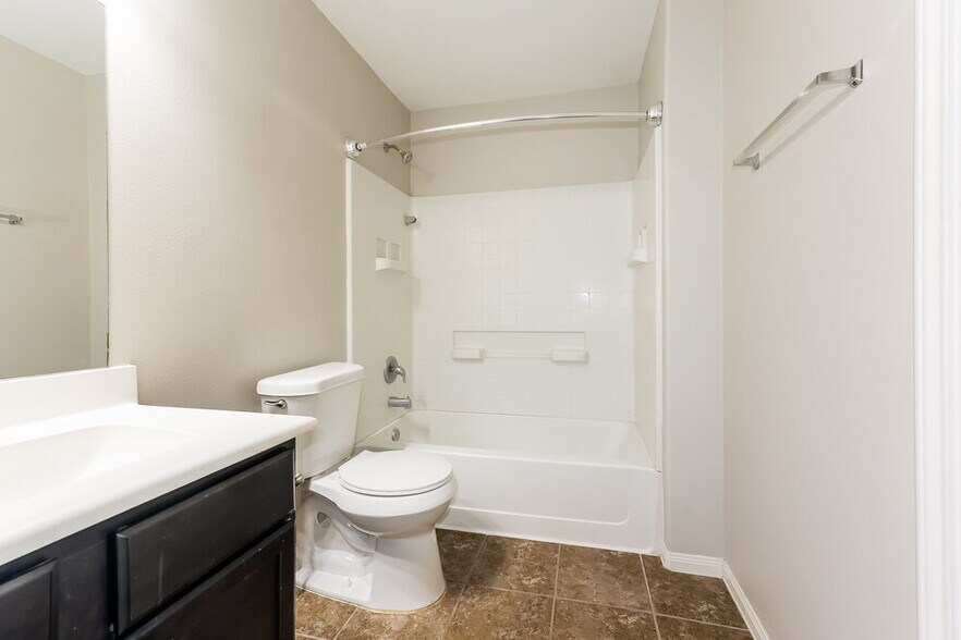 Building Photo - 261 Kellyn Ct