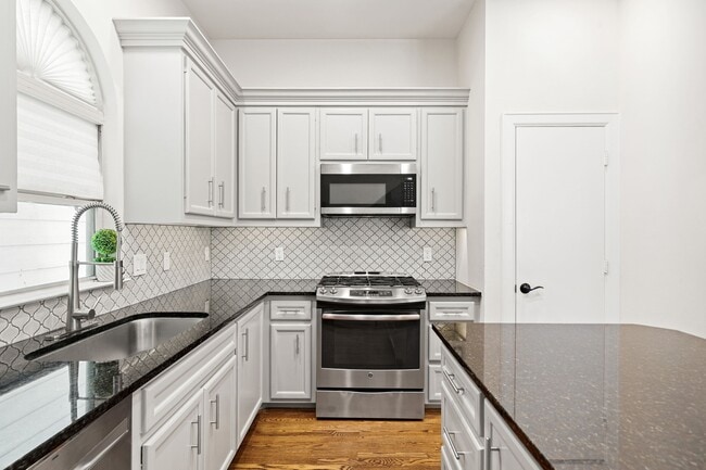 Building Photo - 548 Westcross St