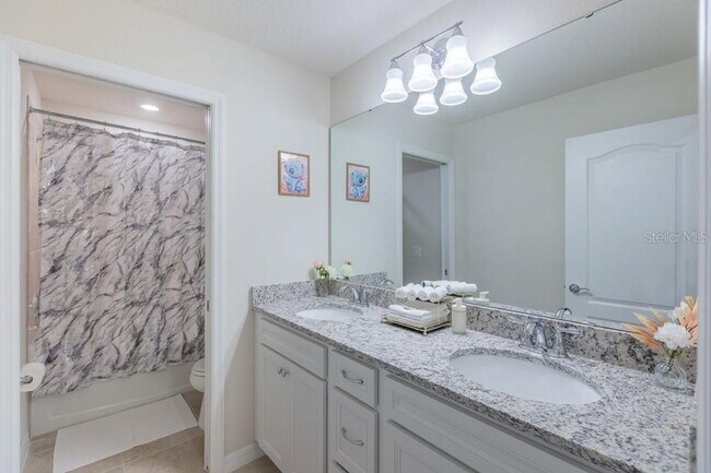Building Photo - 7215 Oakmoss Loop