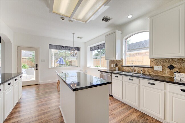 Building Photo - 6119 Rachels Ct