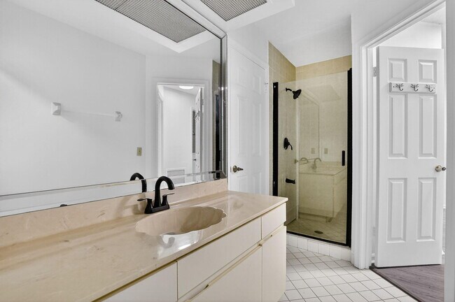 Building Photo - 5530 Coach House Cir