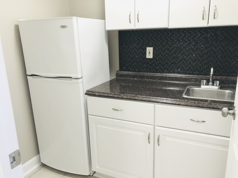 Kitchenette - 46808 Trumpet Cir