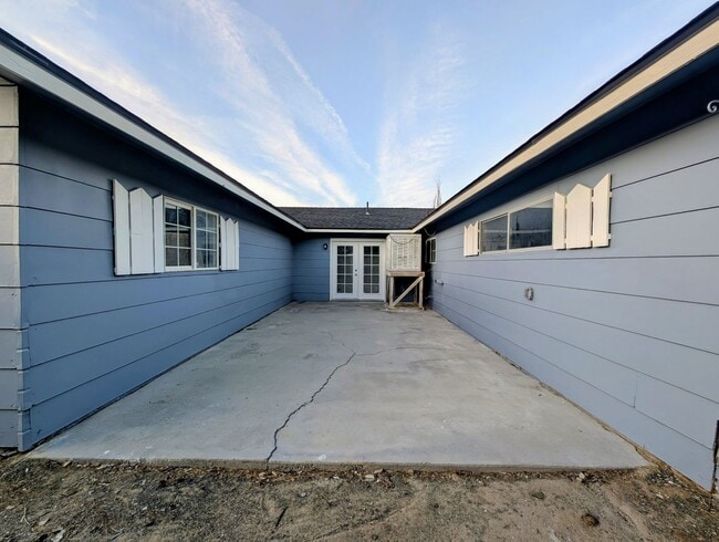 Building Photo - 4-bedroom house with a 2-car garage availa...