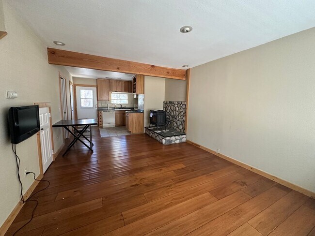 Building Photo - Centrally Located Near Heavenly,  2 bedroo...