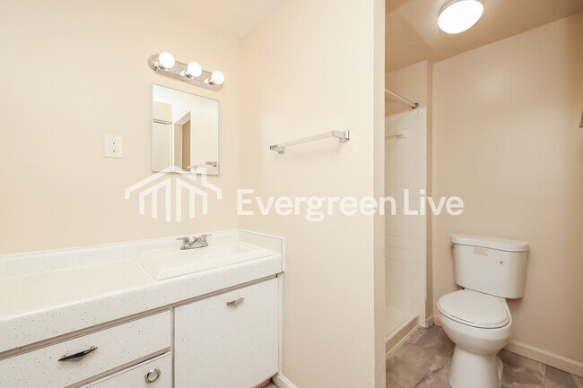 Building Photo - 6660 Celestine St