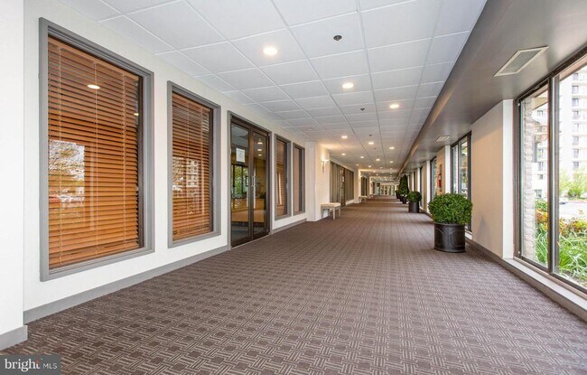 Building Photo - 20930 Valley Forge Cir