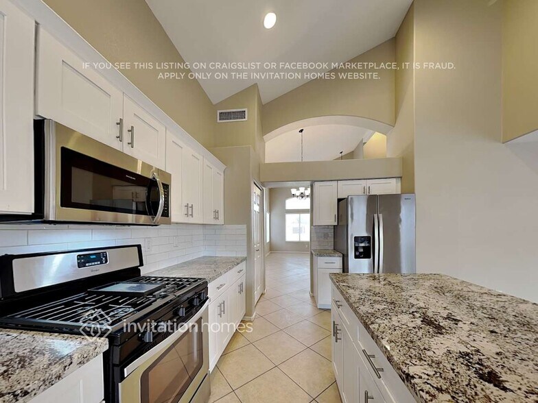Building Photo - 3048 E Millbrae Ln