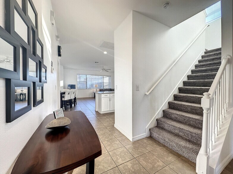 Building Photo - 2613 Rosemont Cir