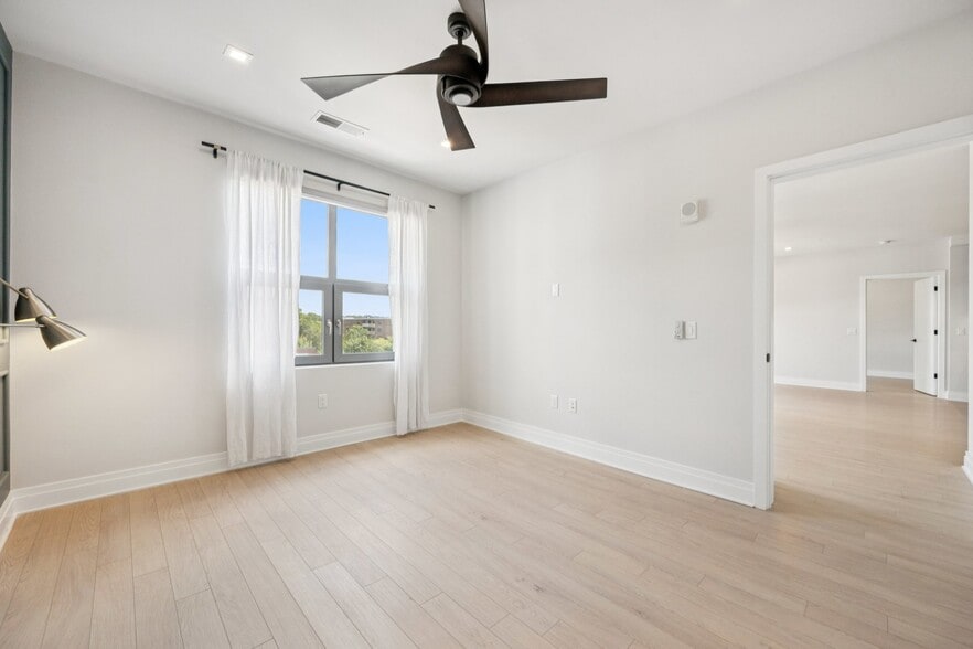 Building Photo - 900 11th St SE