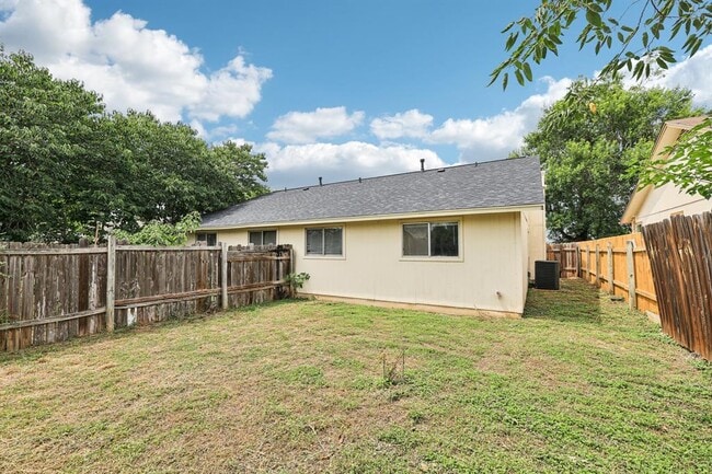 Building Photo - 4003 Stonebridge Dr