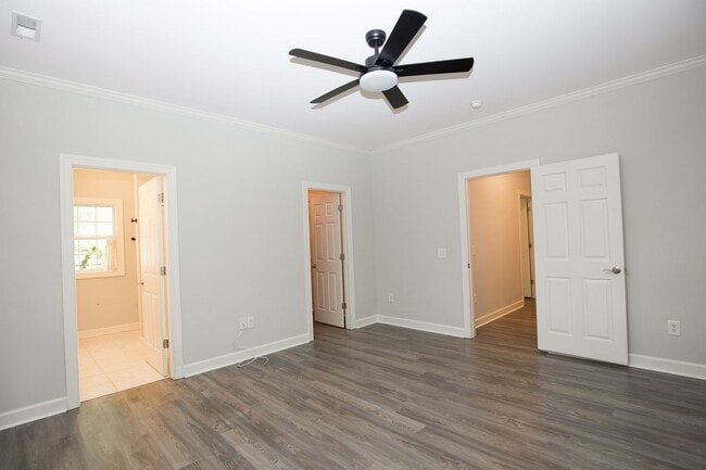Building Photo - Beautiful corner lot home- Woodlake
