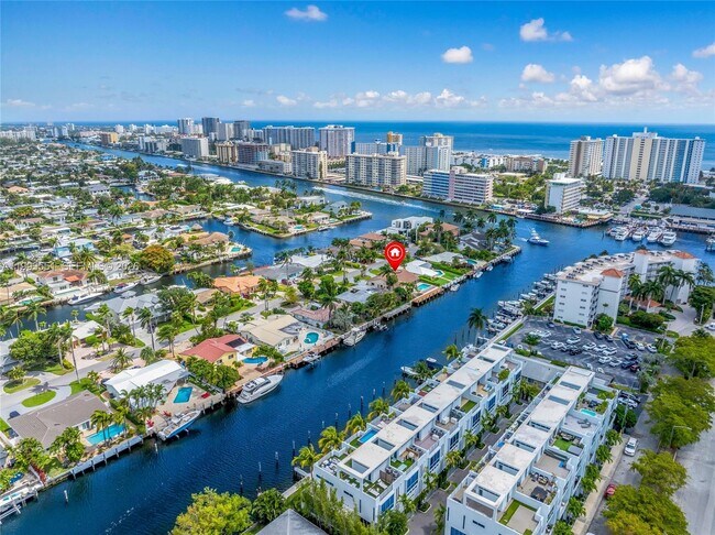 Building Photo - 2752 NE 3rd St