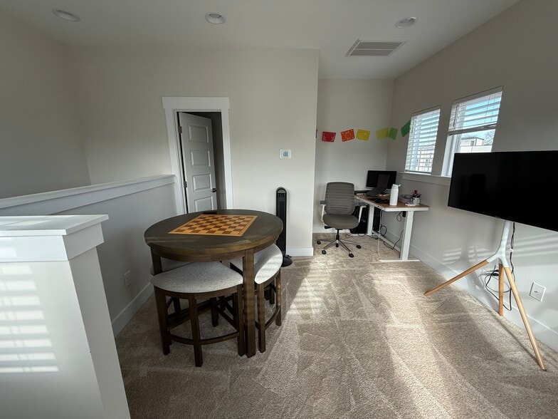 Building Photo - 219 S Bruns Ave