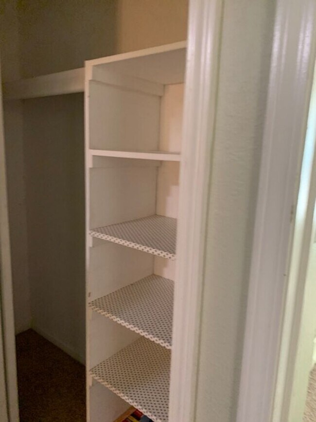 Building Photo - COMING SOON! 2 BEDROOM/2 BATH CONDO FOR LE...