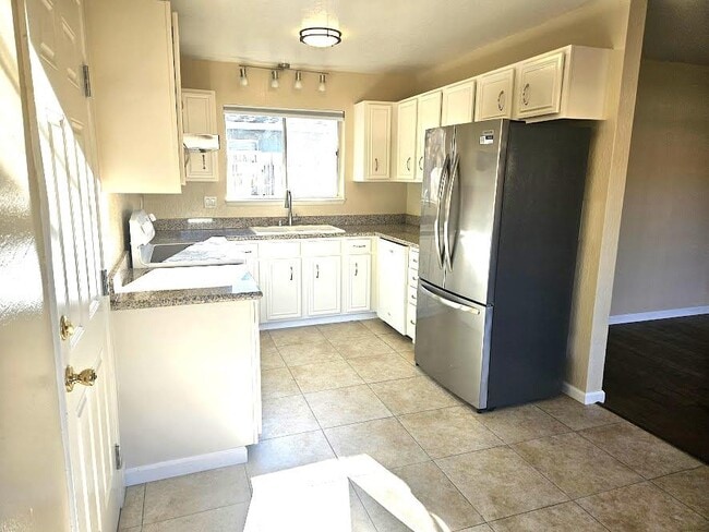 Building Photo - 808 Moraga Dr