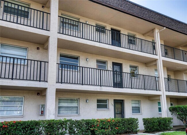 Building Photo - 102 Capri Isles Blvd