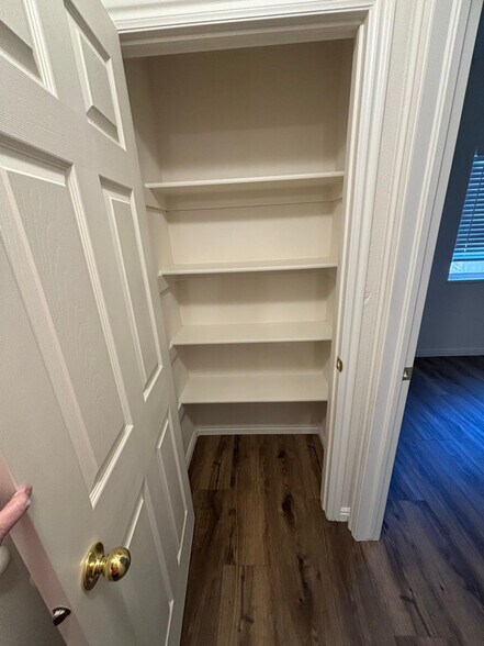 Building Photo - 19 E 400 S St