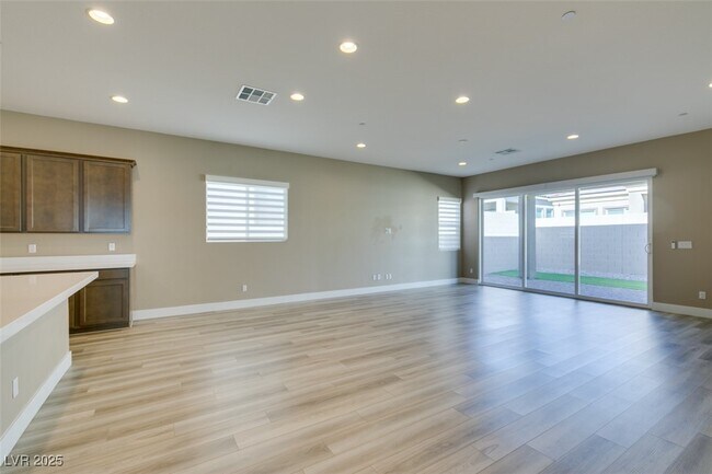 Building Photo - 10142 Tree Blossom Ave
