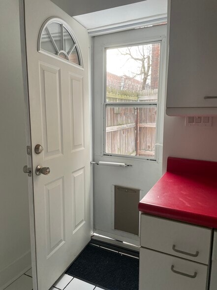 Building Photo - 118 S 26th St