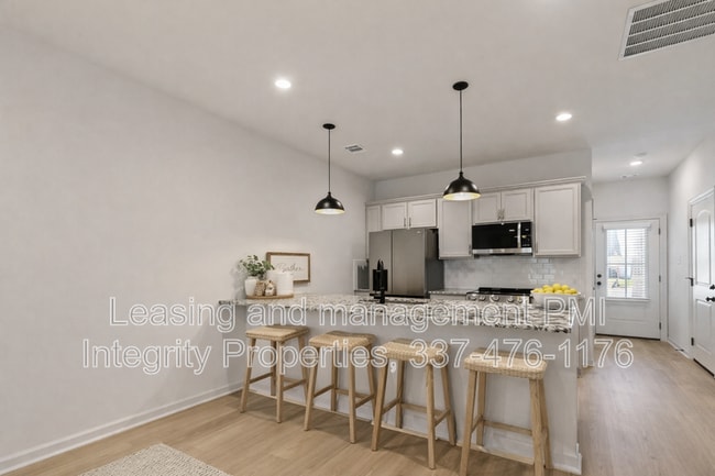 Building Photo - 606 Guillot Rd