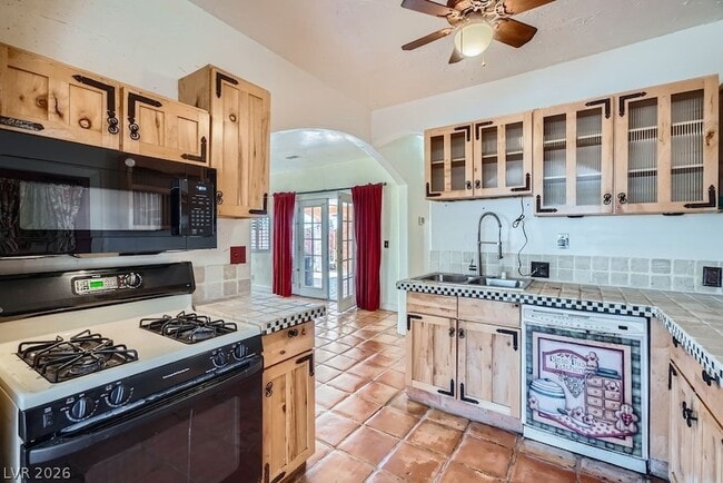 Building Photo - 536 Avenue L